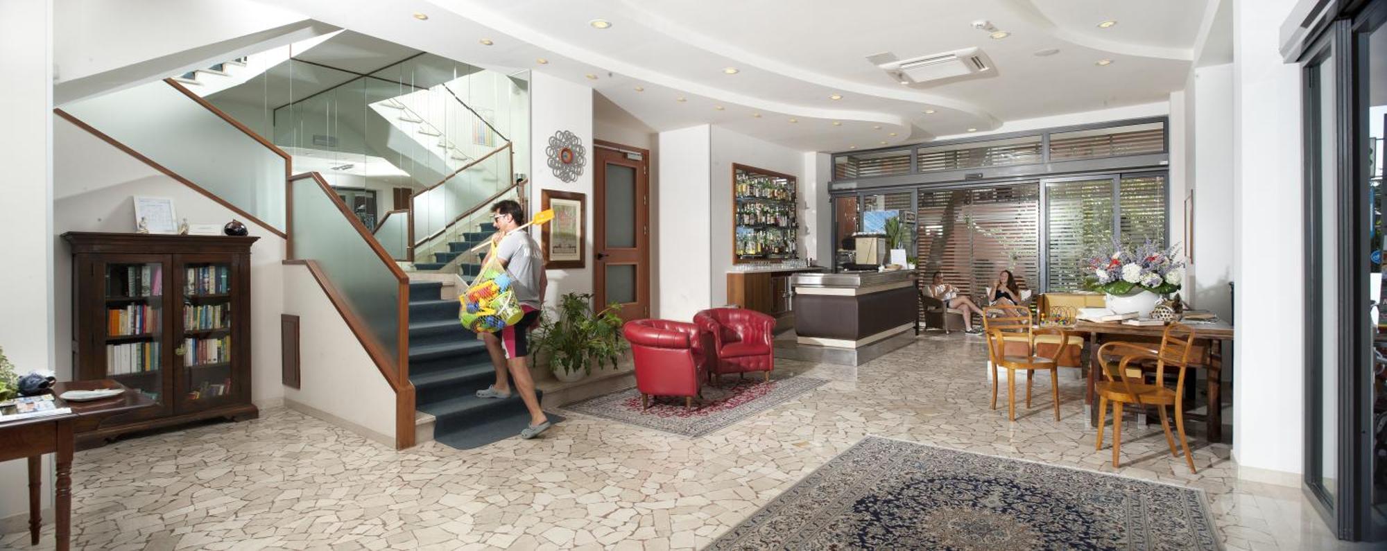 Hotel Baltic Римини Экстерьер фото