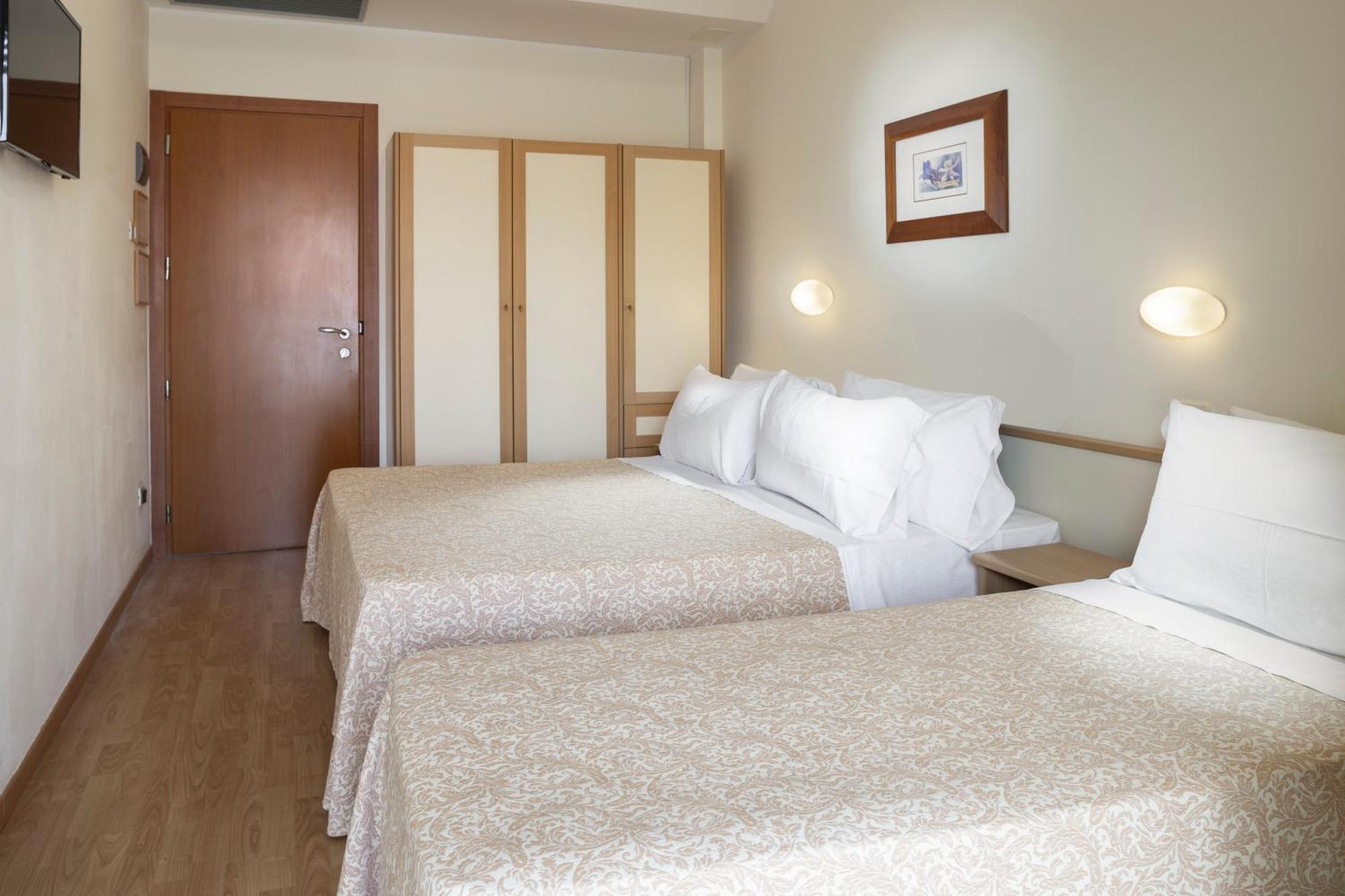 Hotel Baltic Римини Экстерьер фото