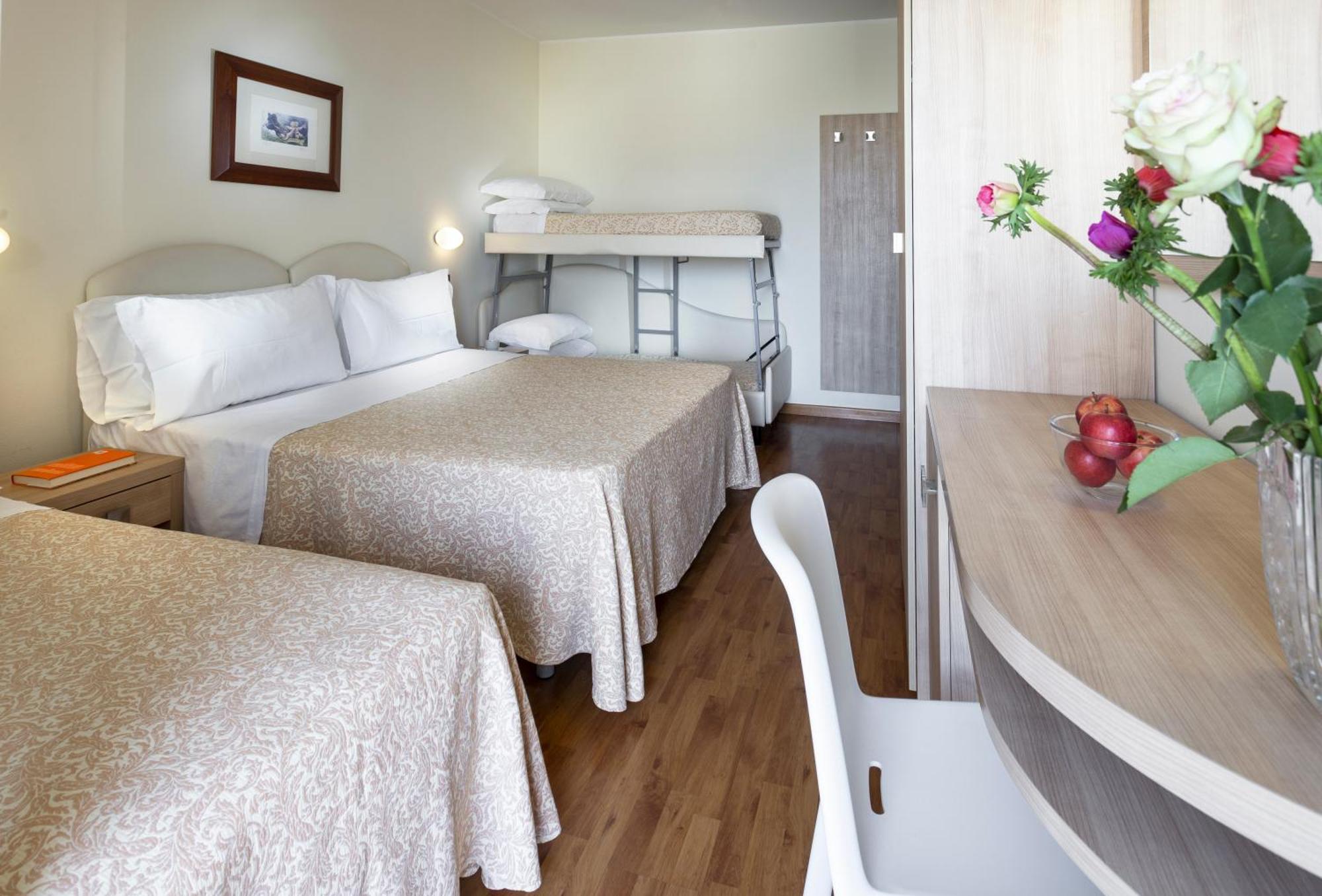 Hotel Baltic Римини Экстерьер фото