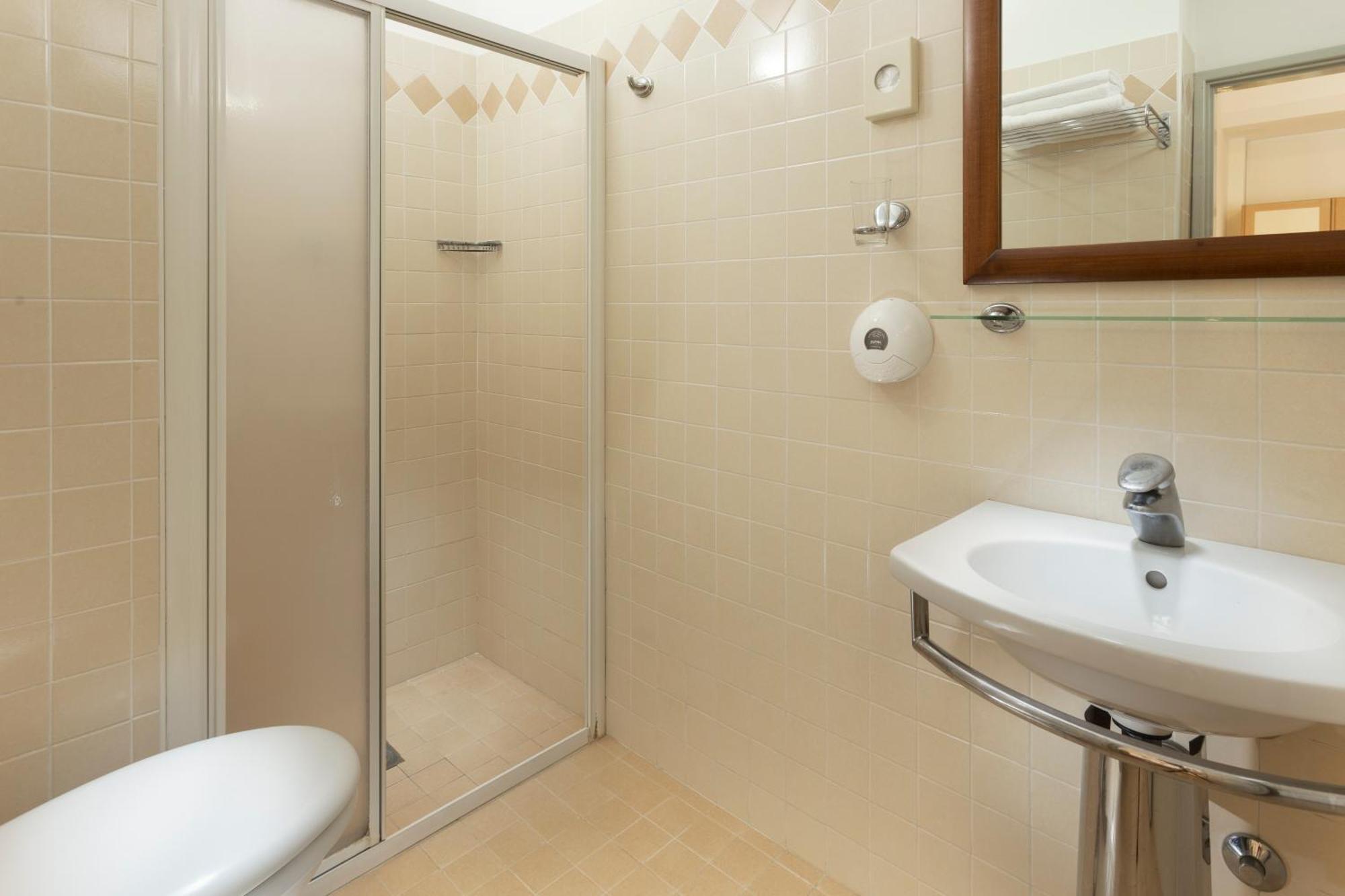 Hotel Baltic Римини Экстерьер фото