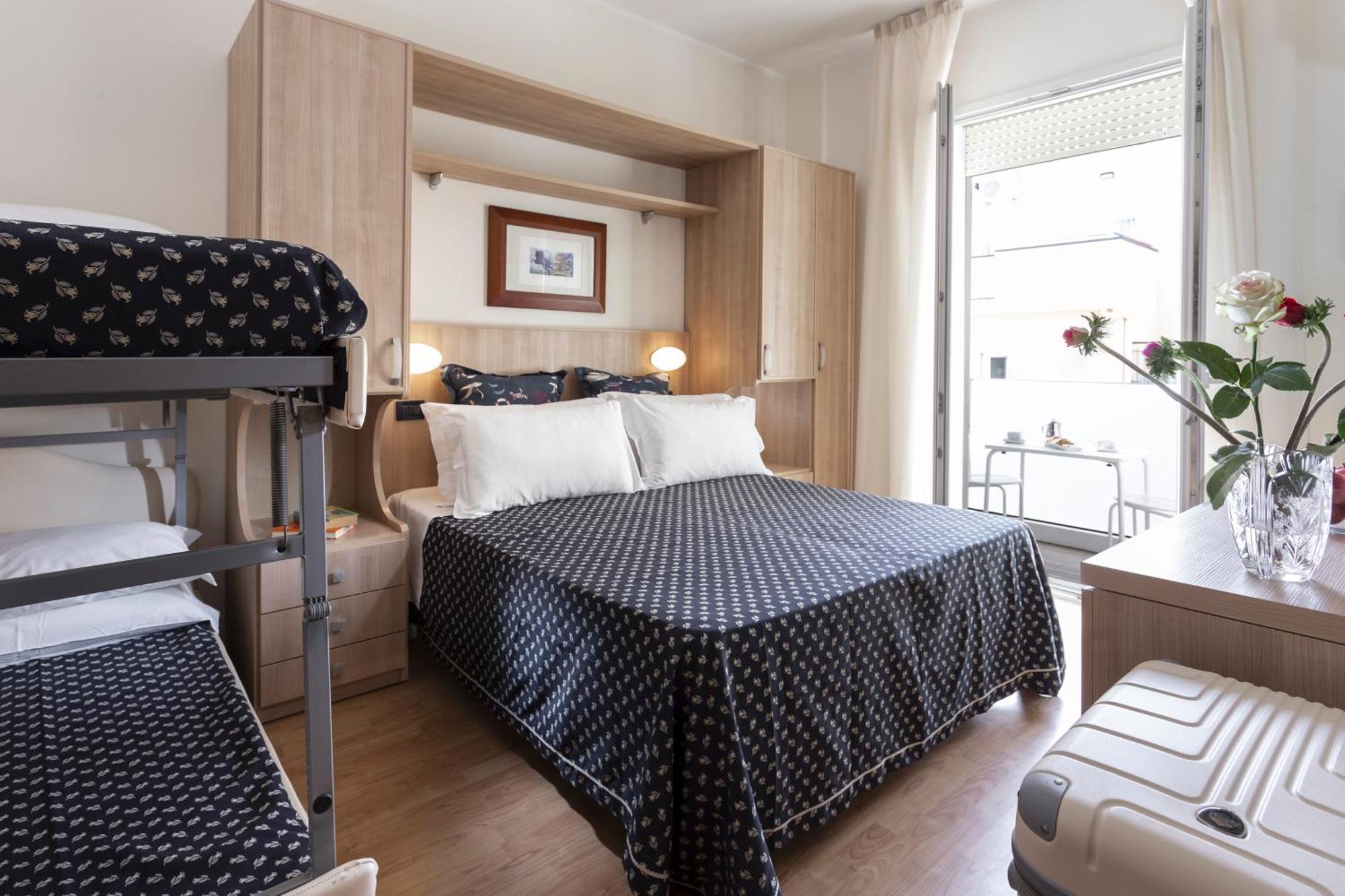 Hotel Baltic Римини Экстерьер фото
