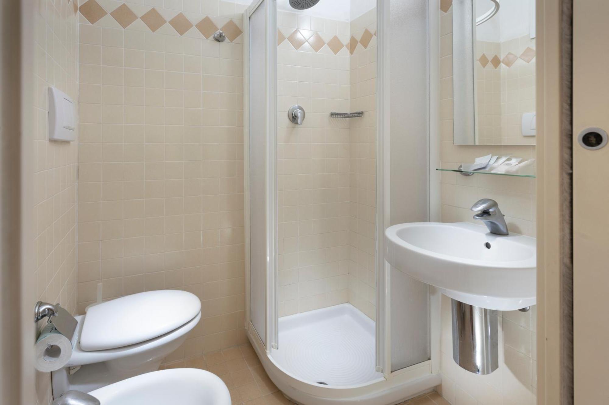 Hotel Baltic Римини Экстерьер фото