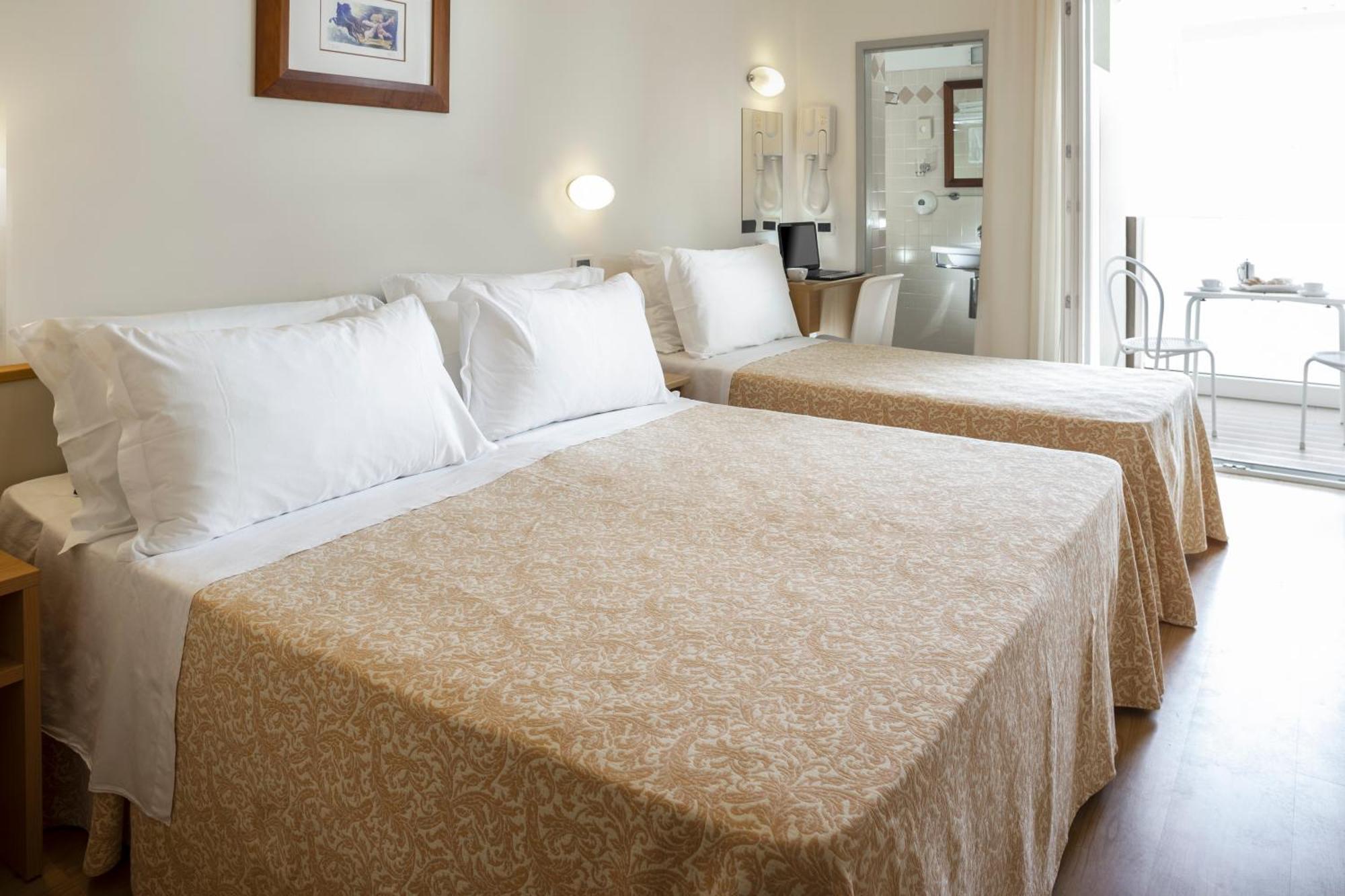 Hotel Baltic Римини Экстерьер фото