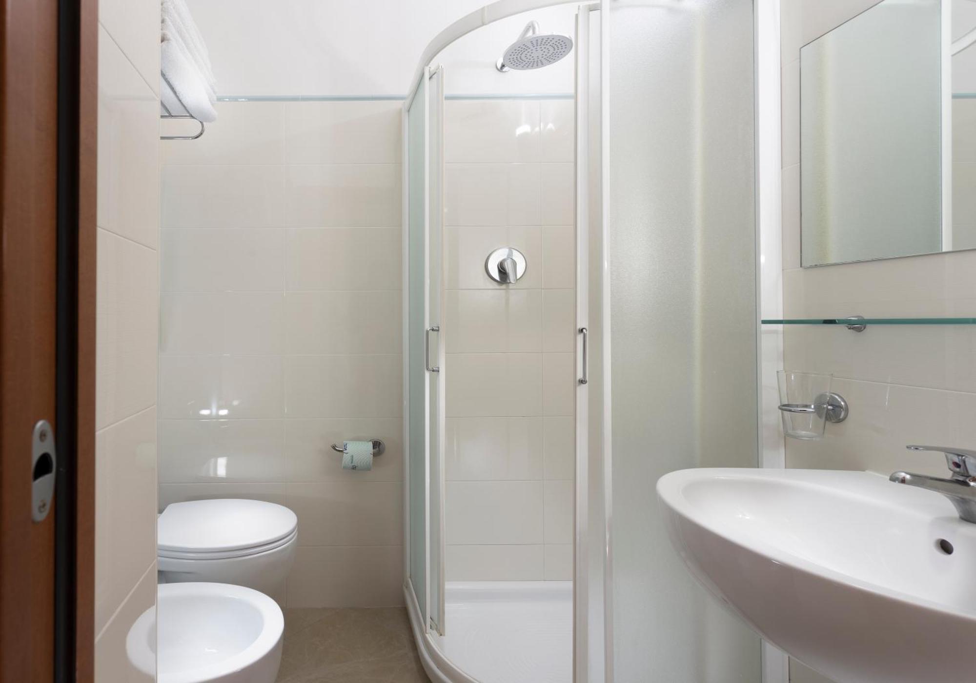 Hotel Baltic Римини Экстерьер фото