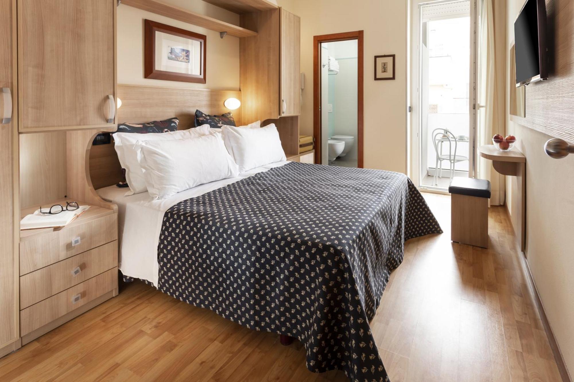 Hotel Baltic Римини Экстерьер фото
